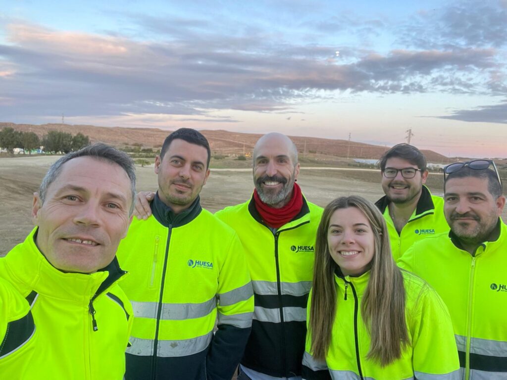 Equipo de trabajo en puesta en marcha cliente