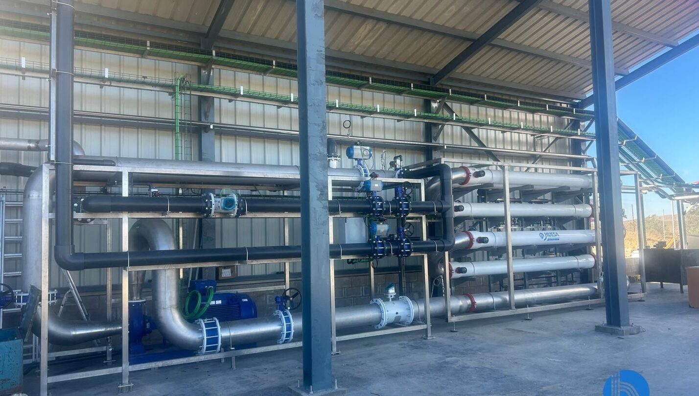 Bastidores de ósmosis inversa para la reutilización de agua en una planta industrial