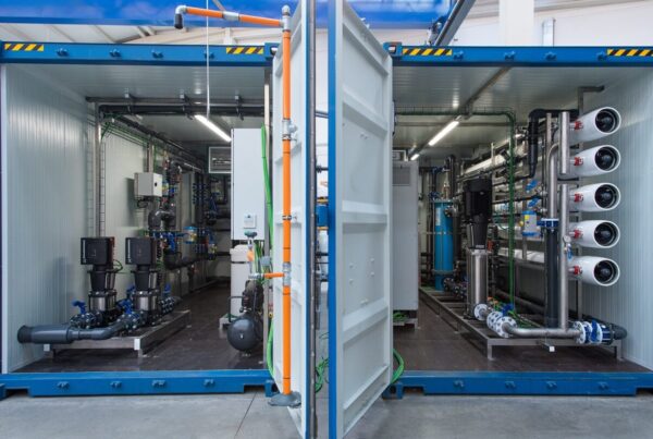 Instalação de osmose inversa contentorizada para tratamento de água industrial